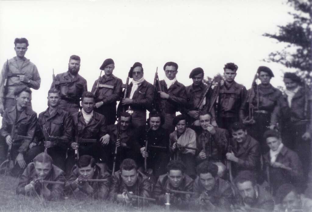 Section de maquisards commandée par<br>Julien ROCHE en août 1943