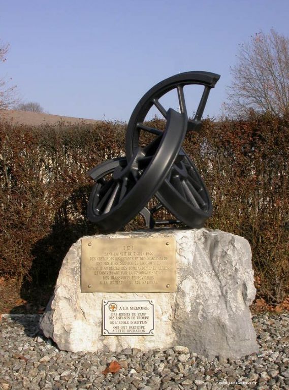 AMBÉRIEU EN BUGEY : Monument Commémoratif du dépôt SNCF 