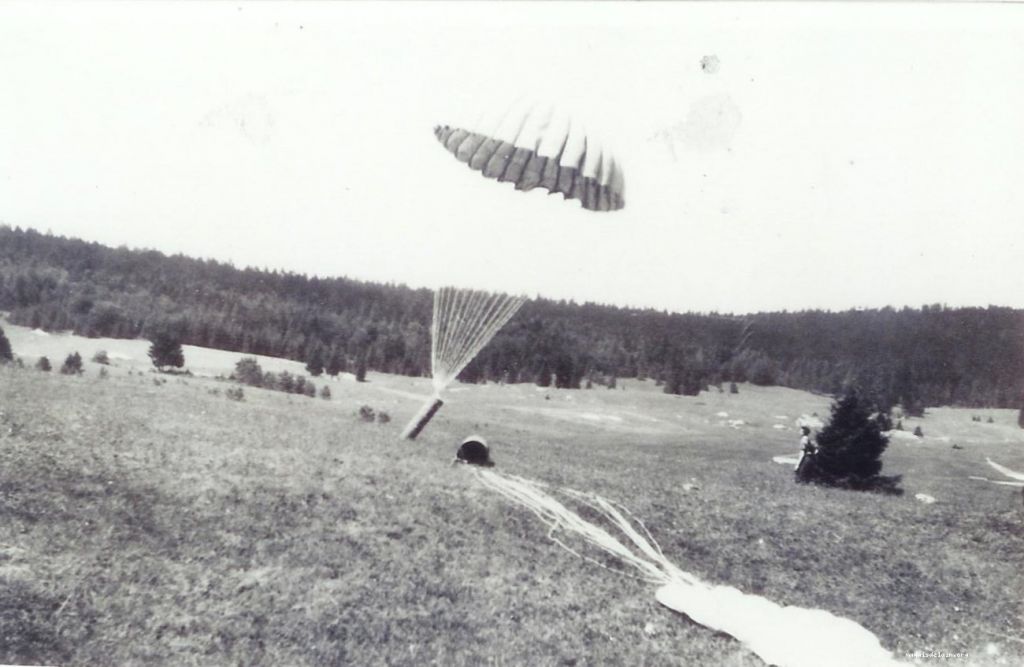 Parachutage sur la plaine d'Echallon