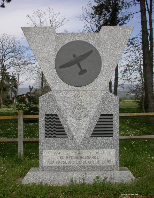 Monument érigé dans la plaine de l'Ain