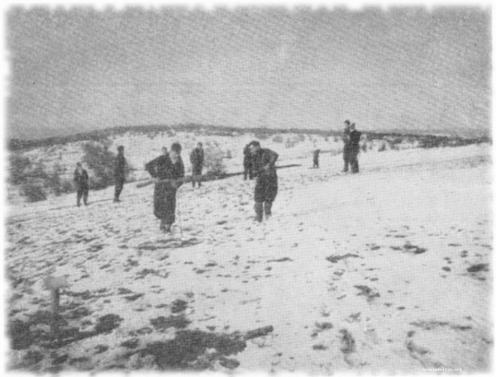 Préparation d'un parachutage (Retord septembre 1943) Photo Pierre Marcault