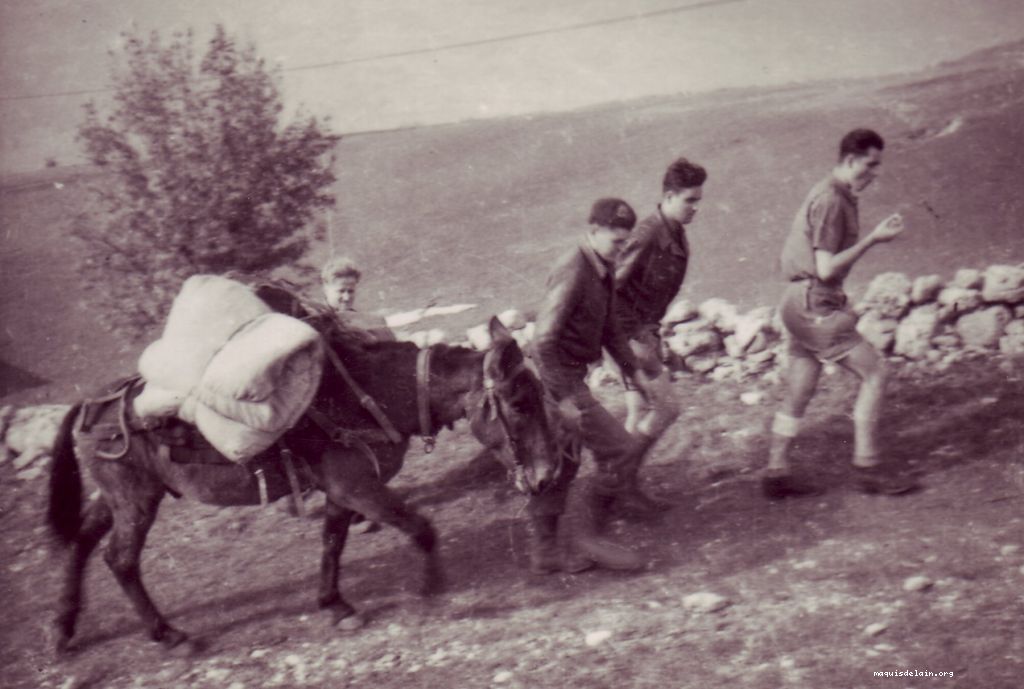 Ravitaillement entre les fermes de Morez et des Combettes en août 1943
