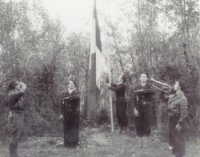Levée des couleurs au camp de Cize en septembre 1943
