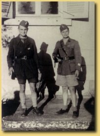 De gauche à droite, le lieutenant Loizillon du régiment de Cluny et le commandant Georges de La Ferté, chef des F.F.I. de Saône-et-Loire.