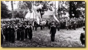 Le régiment de Cluny à l'occasion d'une prise d'armes en septembre 1944.